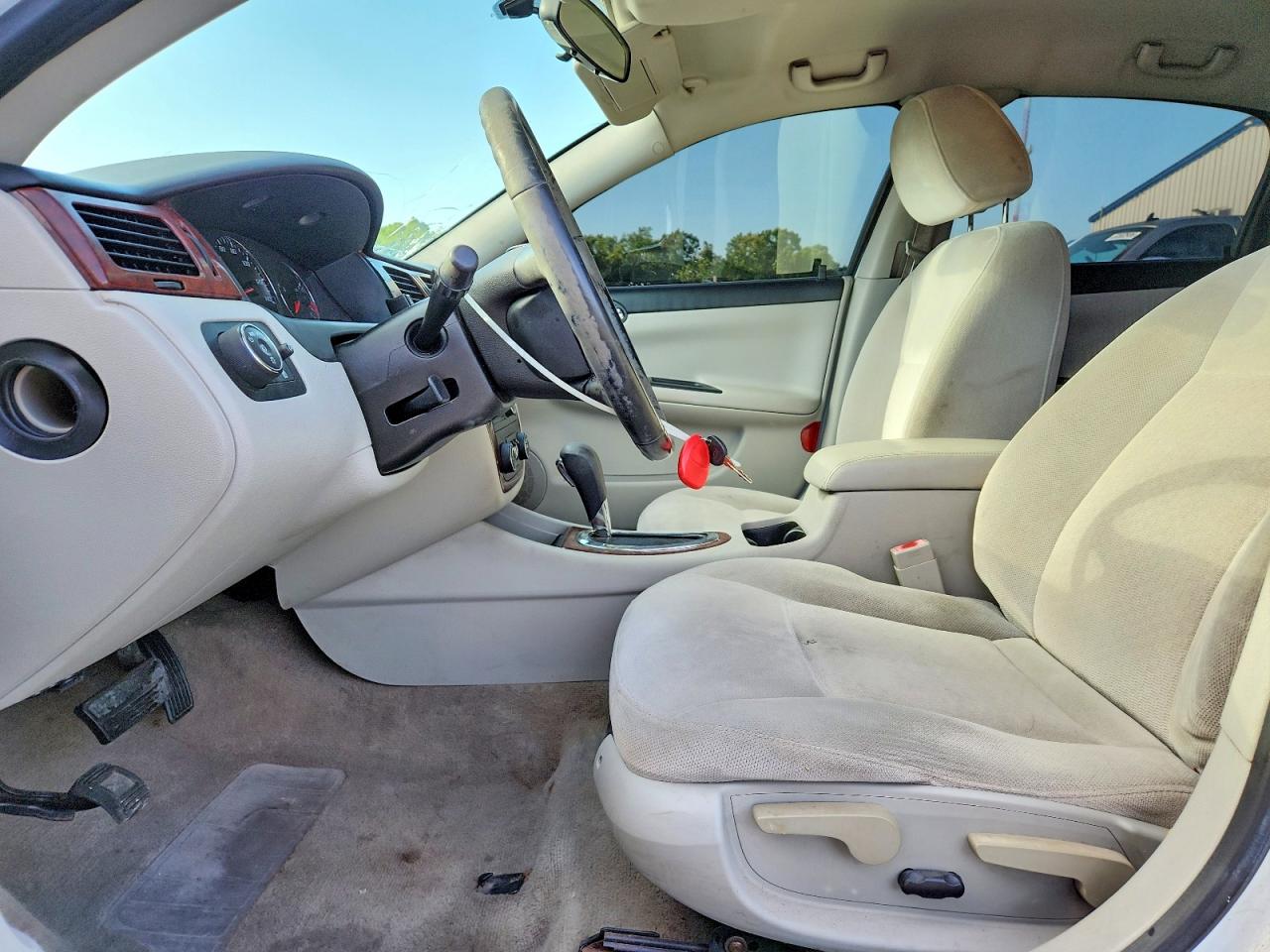 2010 CHEVROLET IMPALA LT photo 13
