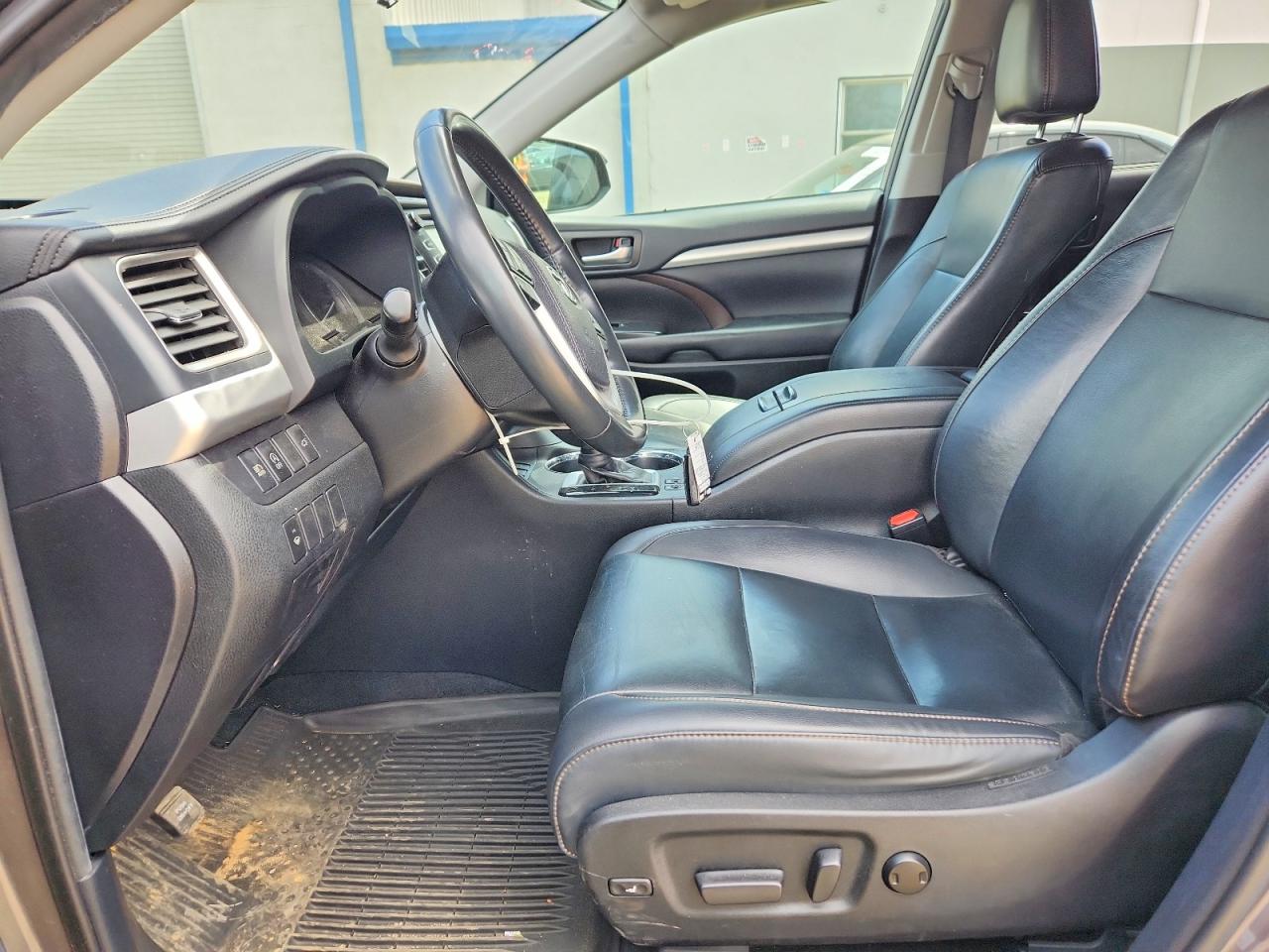 2019 TOYOTA HIGHLANDER XLE photo 13