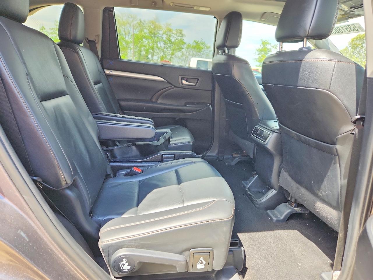 2019 TOYOTA HIGHLANDER XLE photo 19