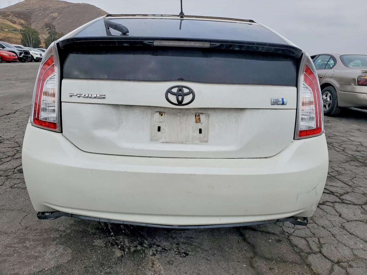 2013 TOYOTA PRIUS TWO photo 11