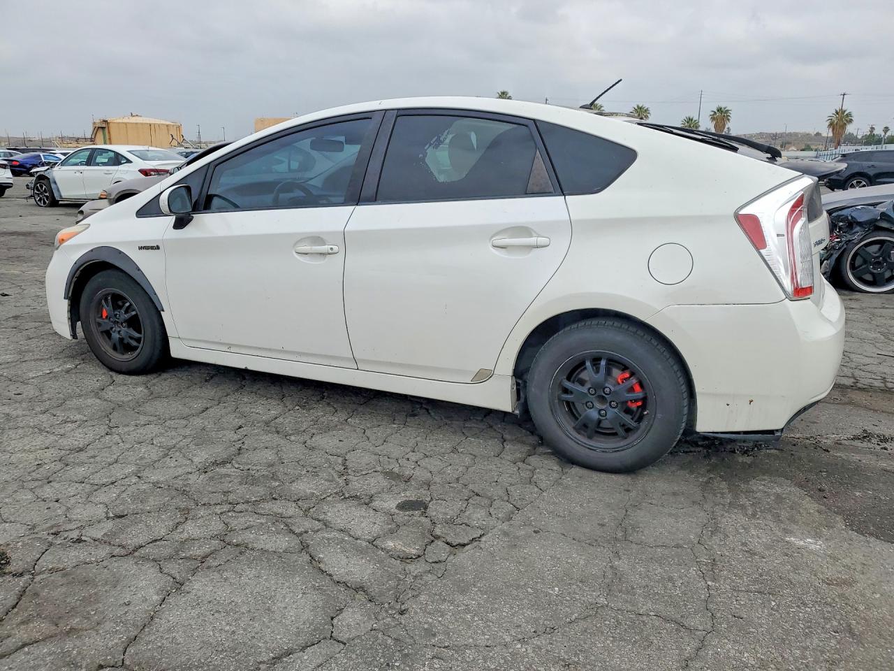 2013 TOYOTA PRIUS TWO photo 3
