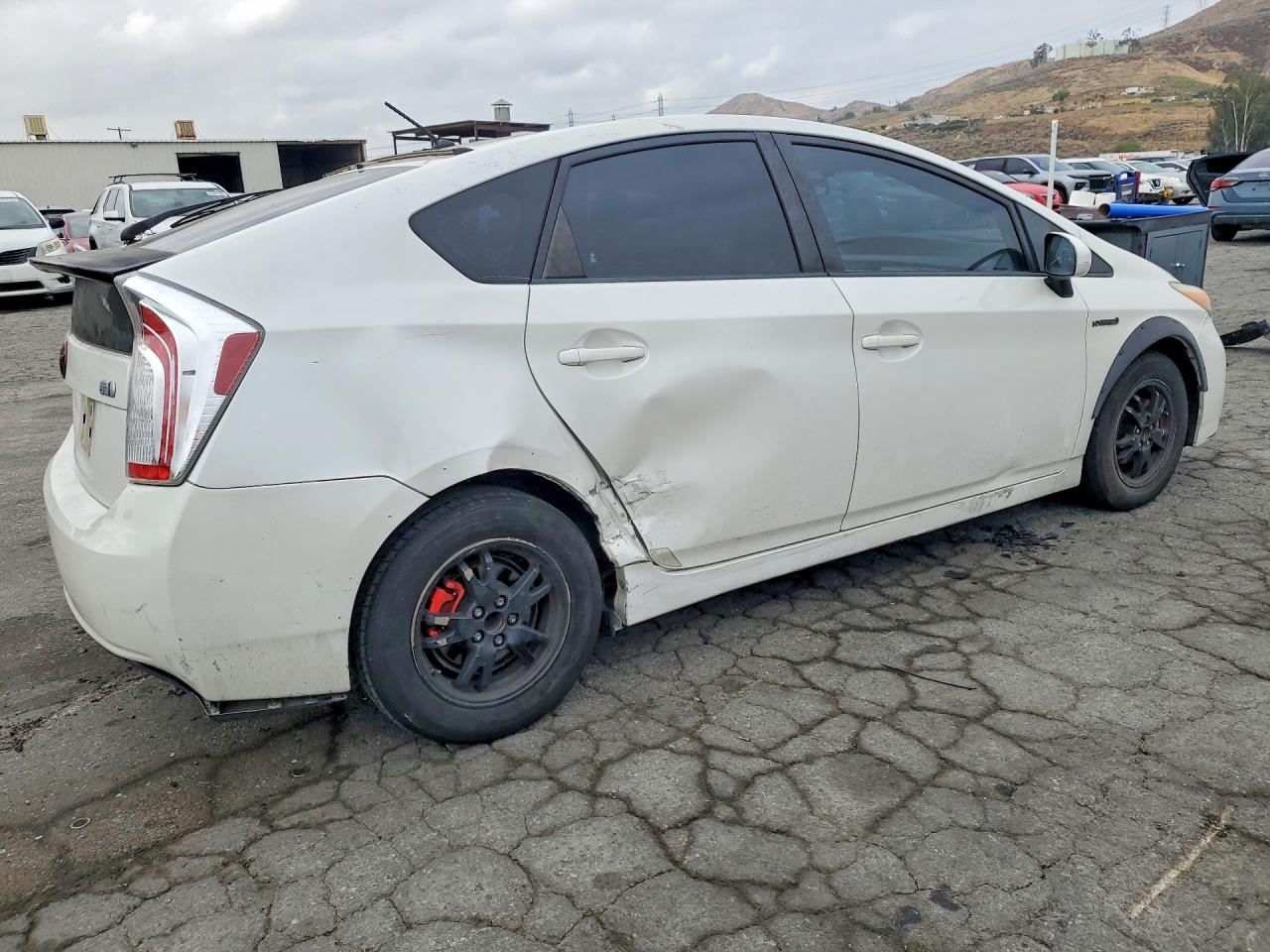 2013 TOYOTA PRIUS TWO photo 5