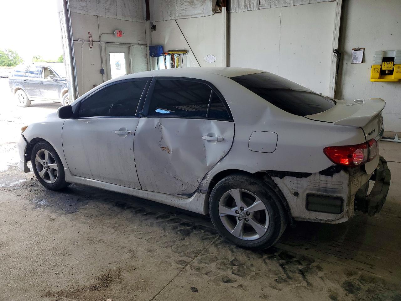 2013 TOYOTA COROLLA S photo 2