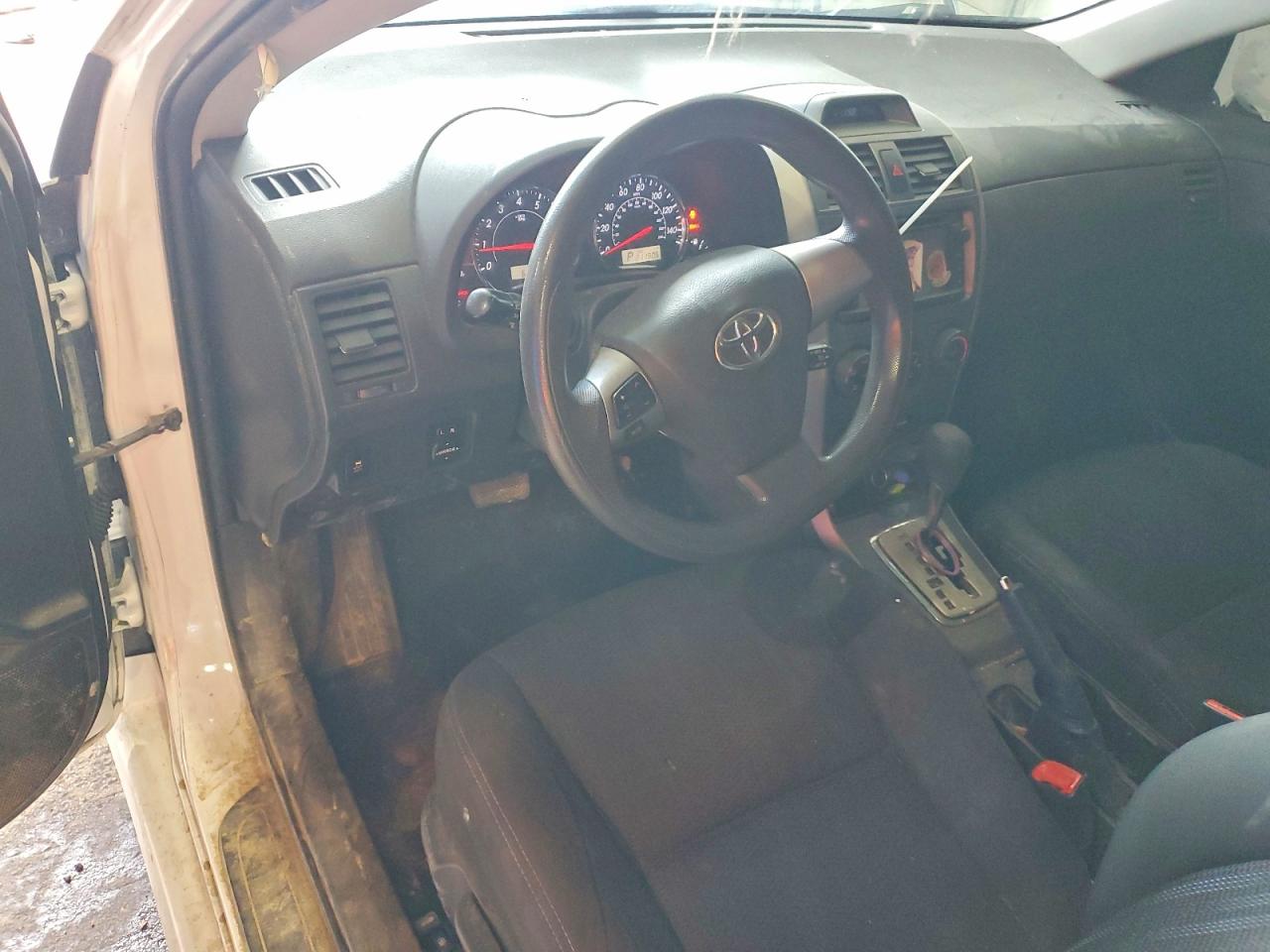 2013 TOYOTA COROLLA S photo 8