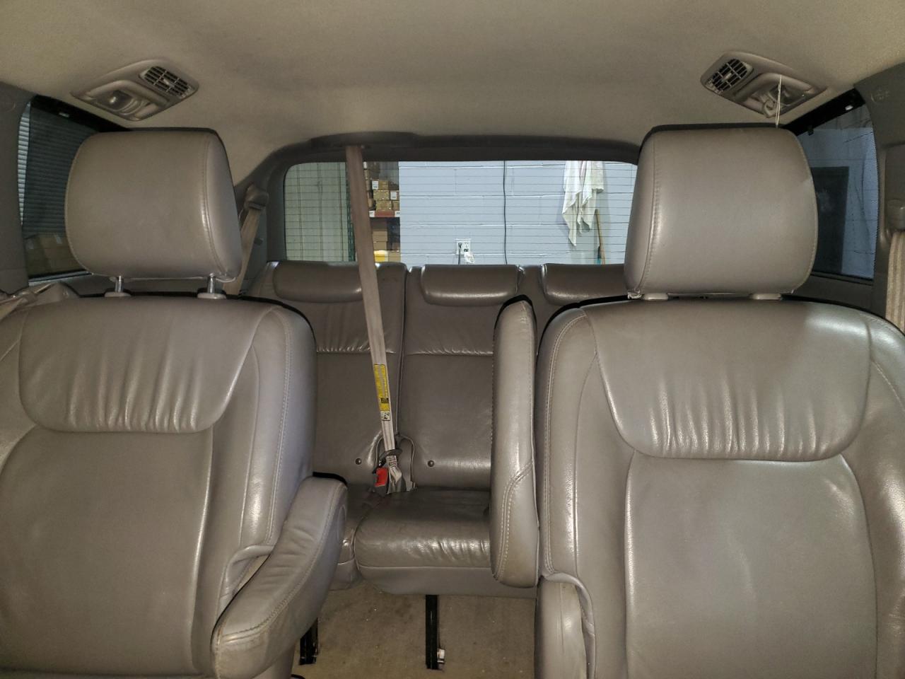 2009 TOYOTA SIENNA XLE photo 19