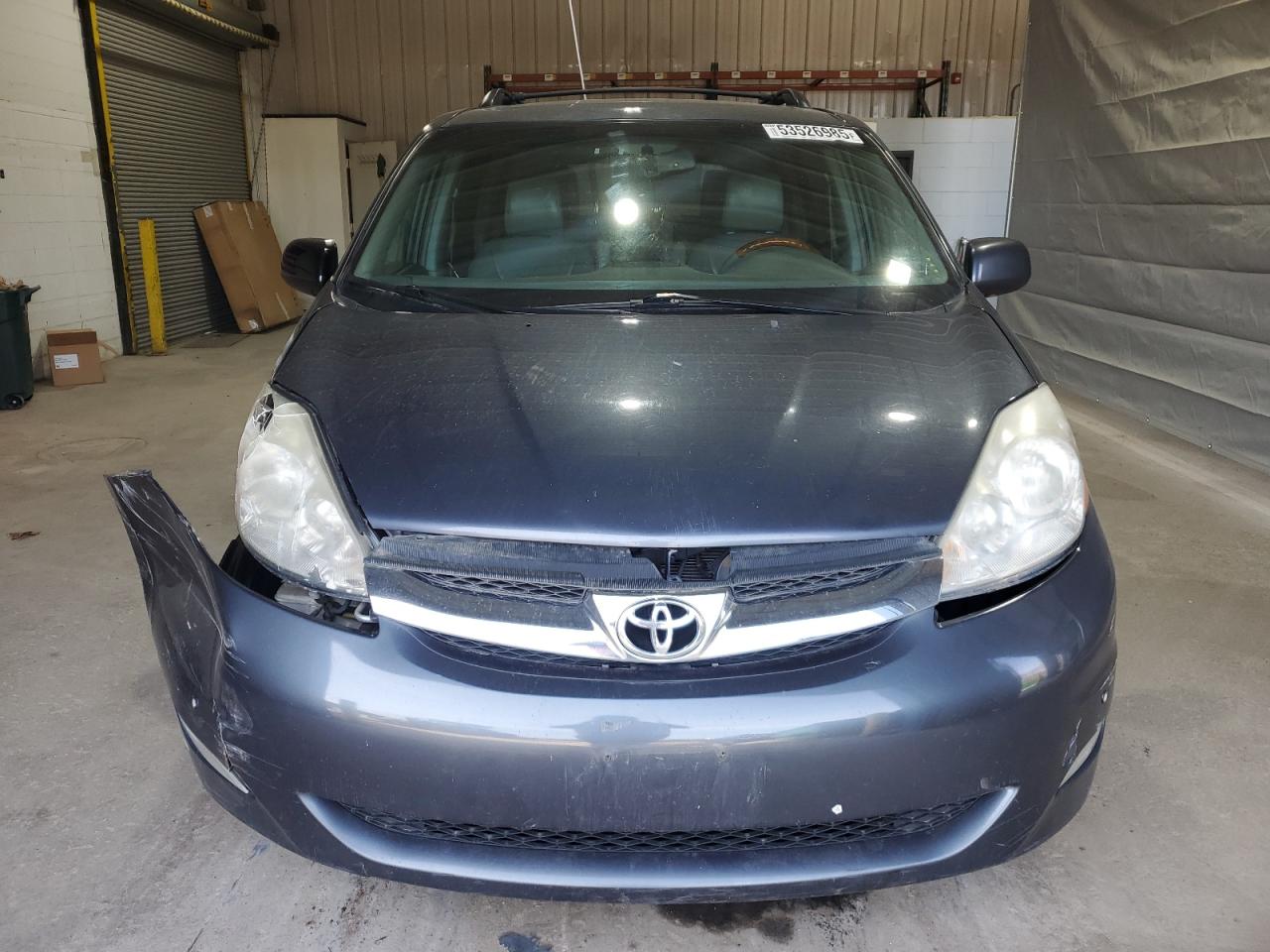 2009 TOYOTA SIENNA XLE photo 9
