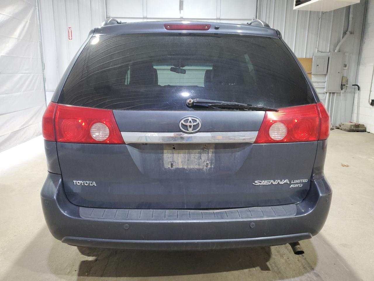 2009 TOYOTA SIENNA XLE photo 11