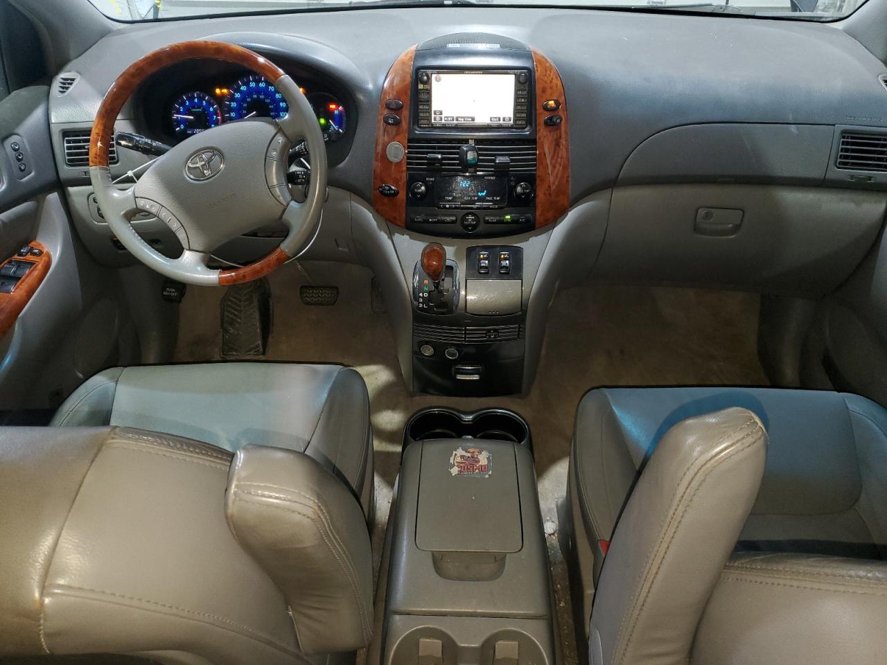 2009 TOYOTA SIENNA XLE photo 15
