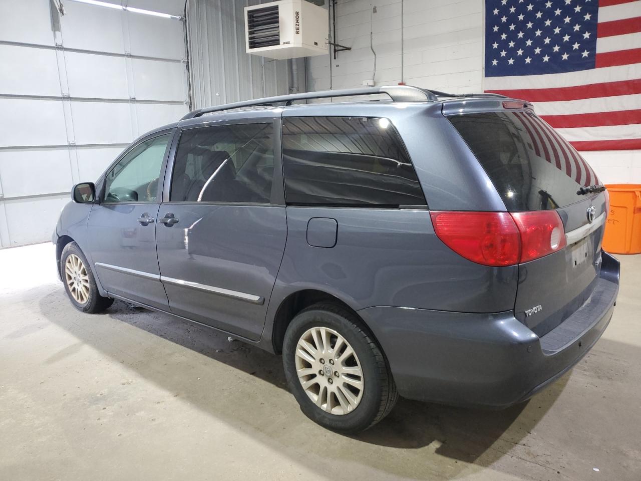 2009 TOYOTA SIENNA XLE photo 3