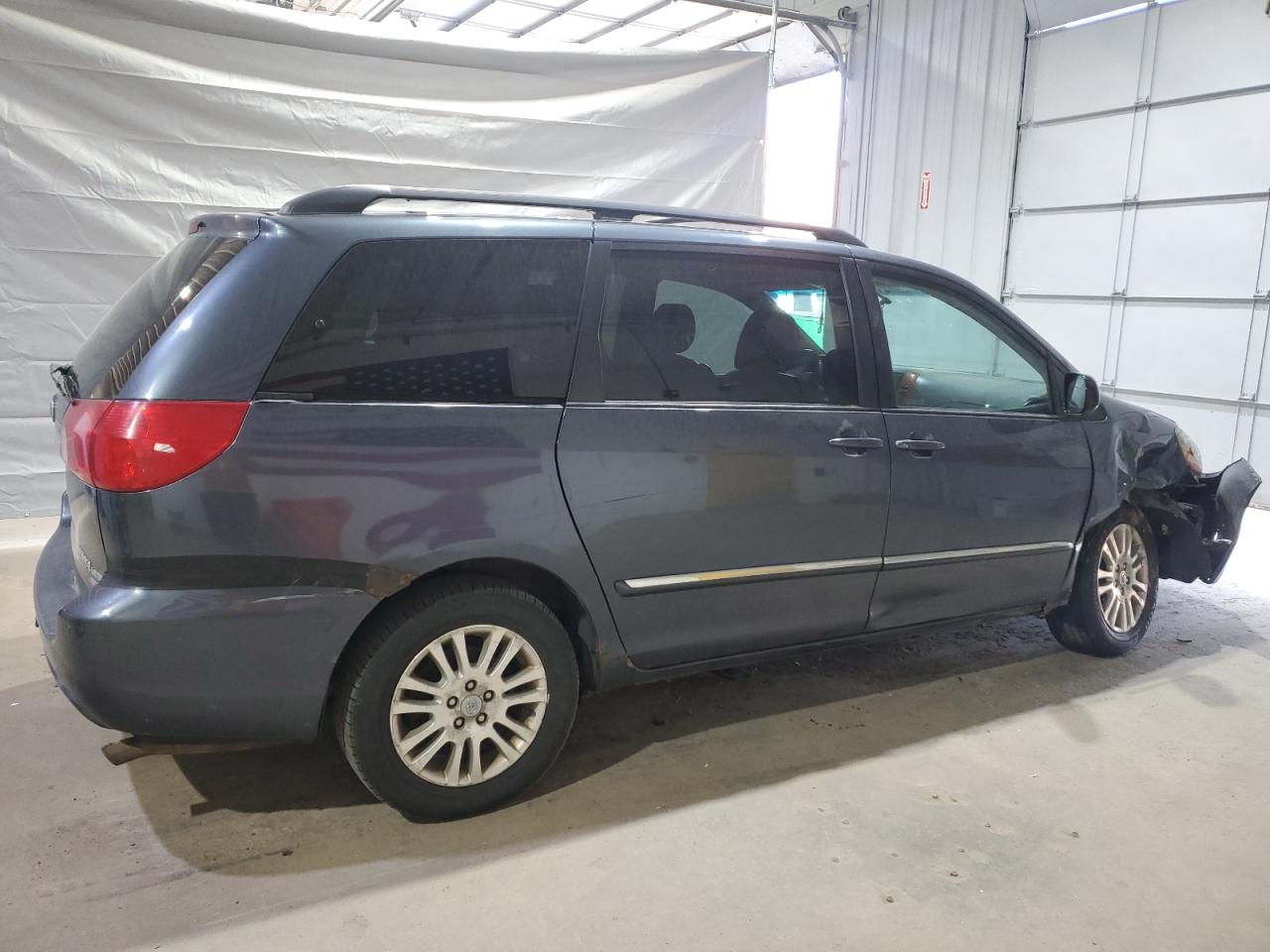 2009 TOYOTA SIENNA XLE photo 5