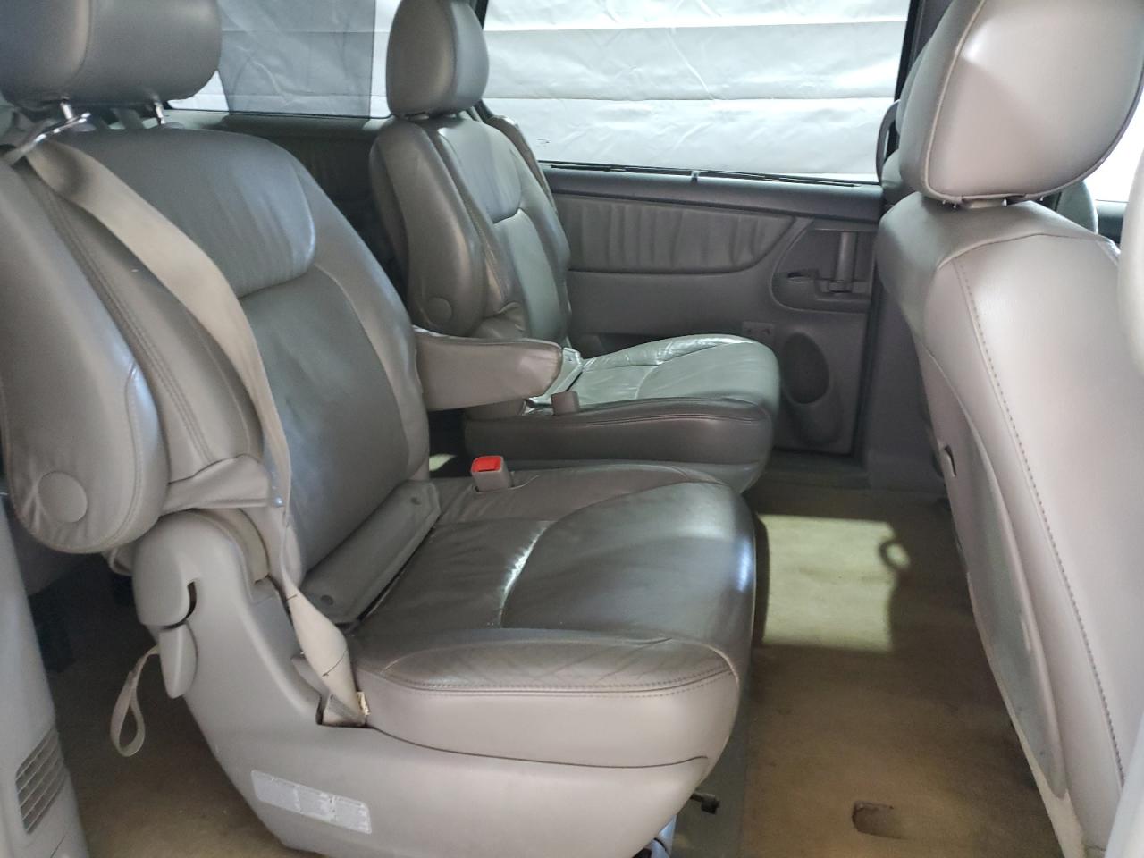 2009 TOYOTA SIENNA XLE photo 21