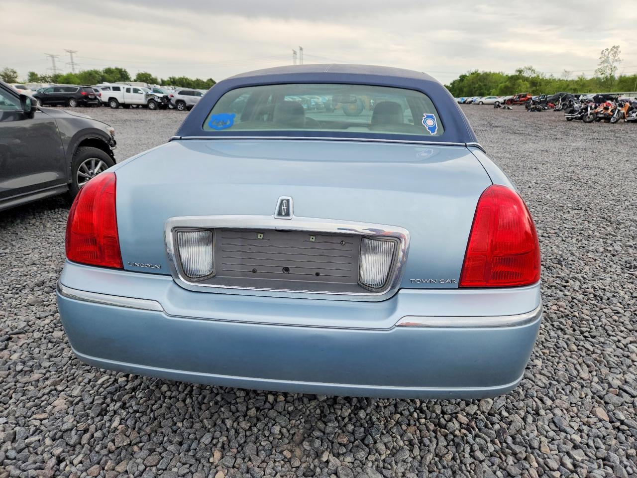 2006 LINCOLN TOWN CAR SIGNATURE photo 16
