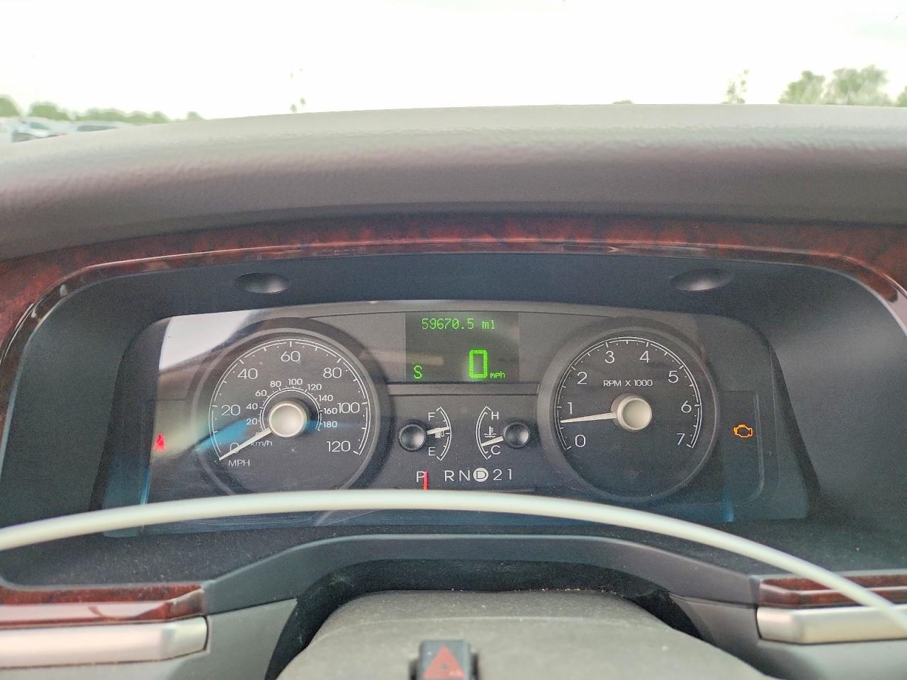 2006 LINCOLN TOWN CAR SIGNATURE photo 25