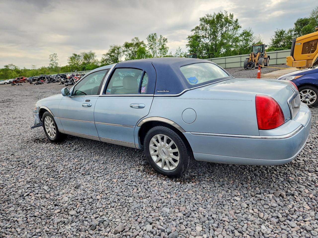 2006 LINCOLN TOWN CAR SIGNATURE photo 4