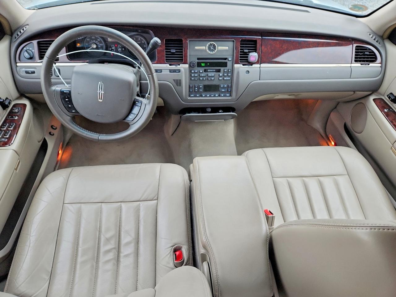 2006 LINCOLN TOWN CAR SIGNATURE photo 22