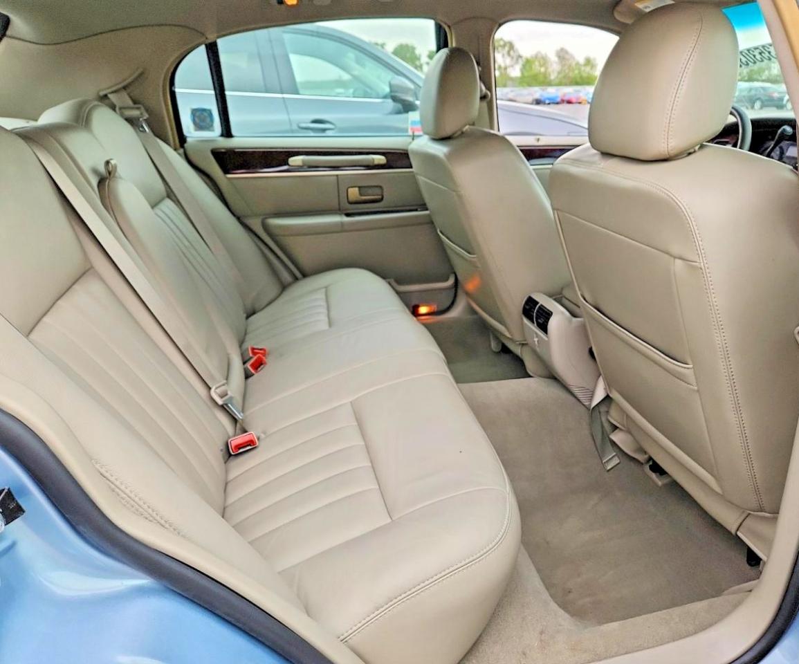 2006 LINCOLN TOWN CAR SIGNATURE photo 28