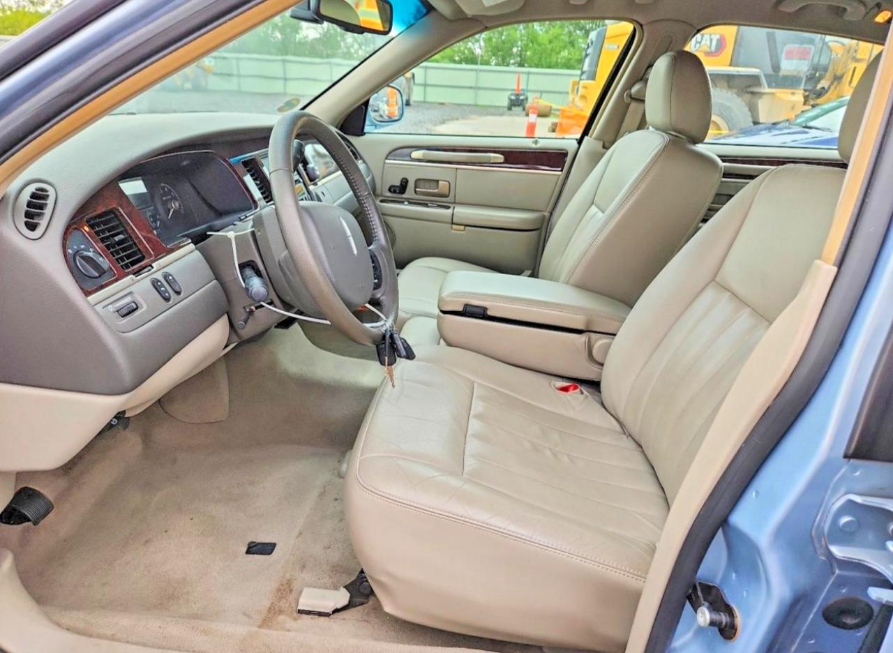 2006 LINCOLN TOWN CAR SIGNATURE photo 19