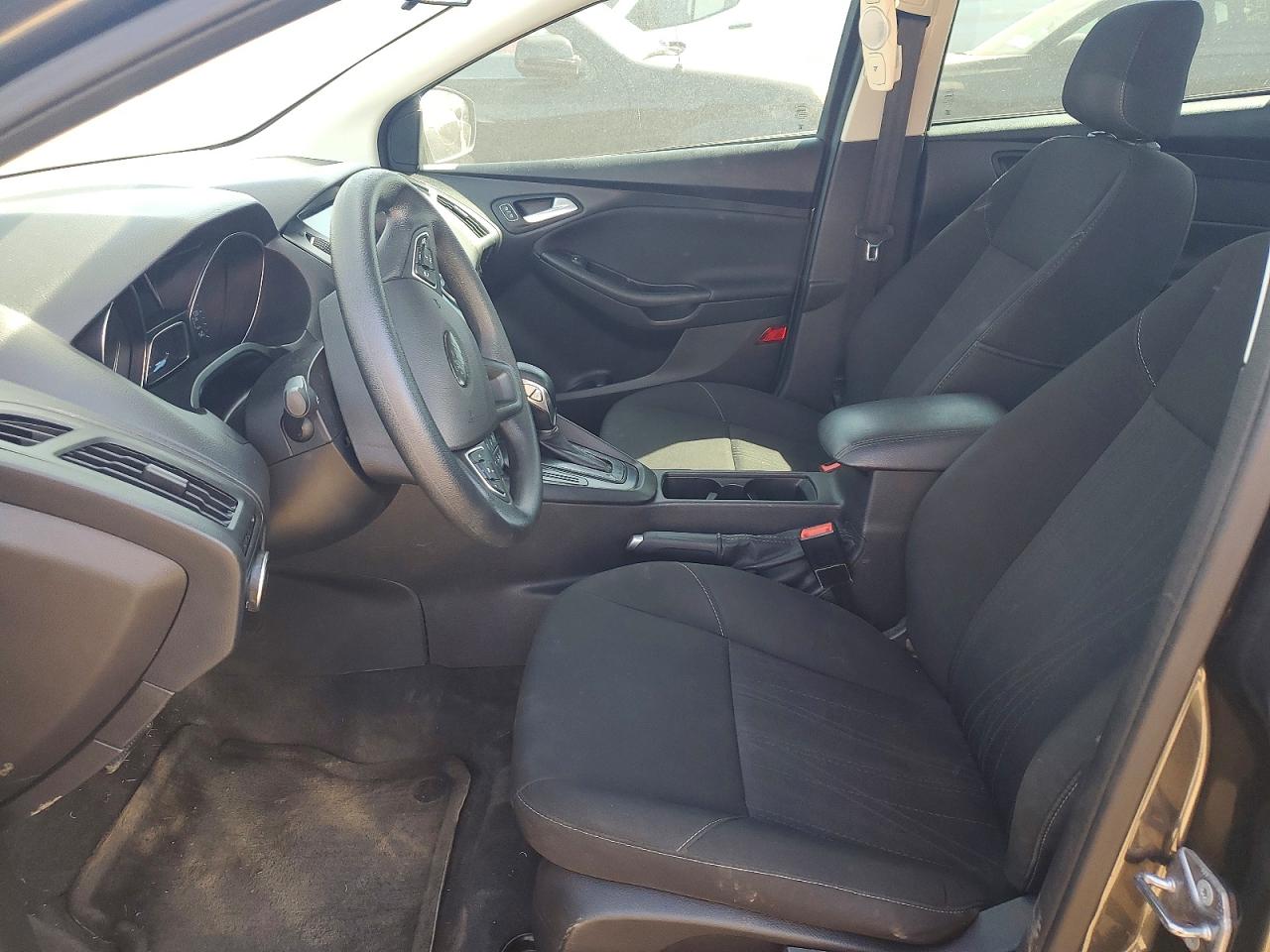 2018 FORD FOCUS SE photo 19