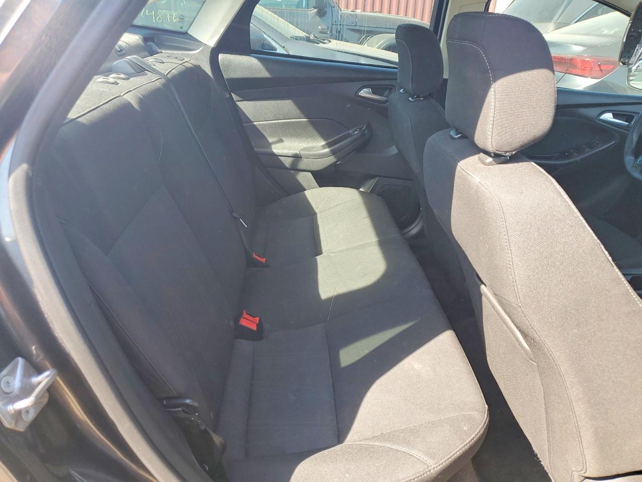 2018 FORD FOCUS SE photo 28