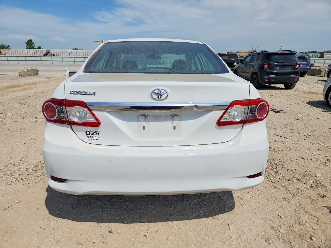 2013 TOYOTA COROLLA L photo 16