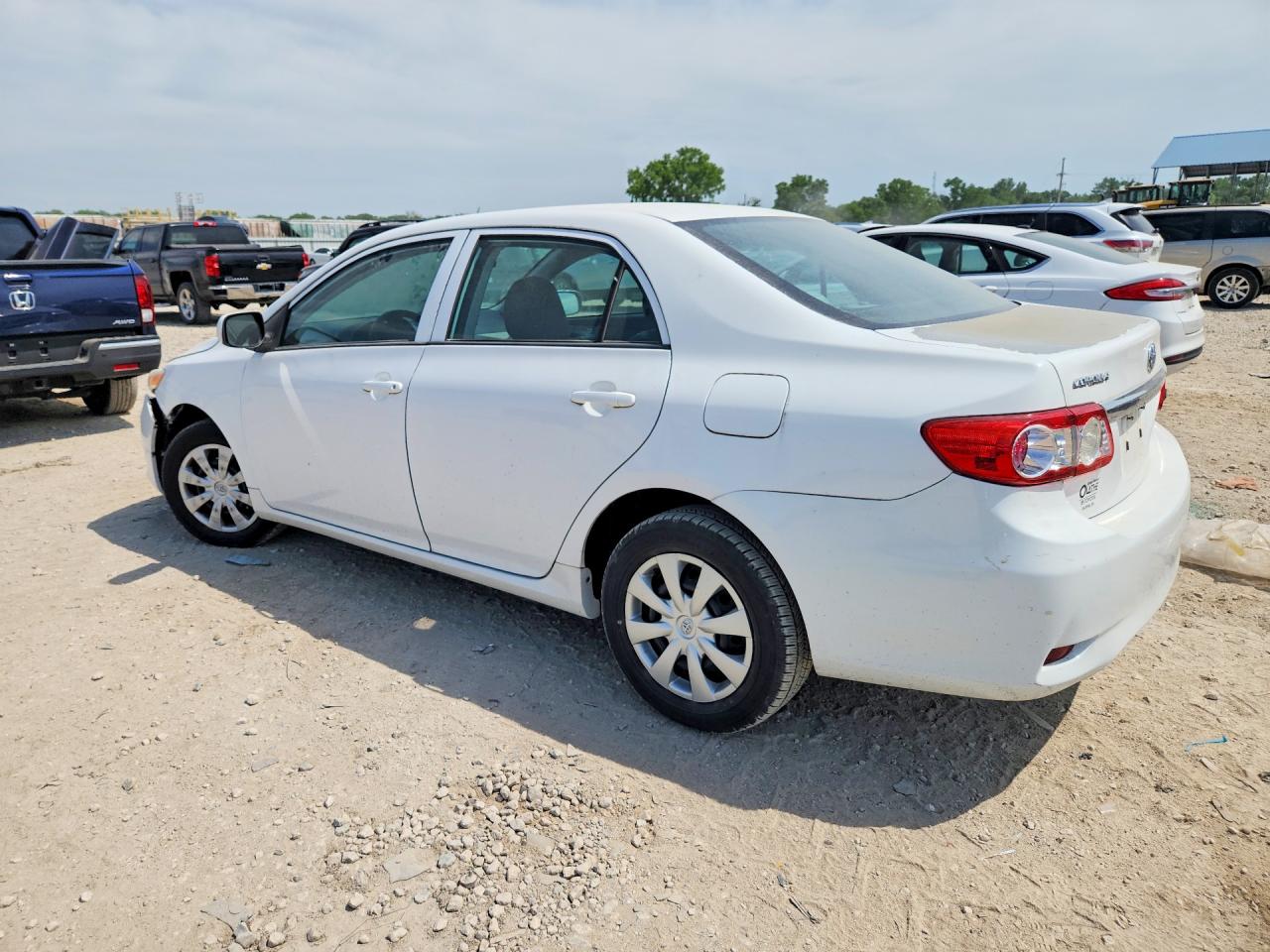 2013 TOYOTA COROLLA L photo 4