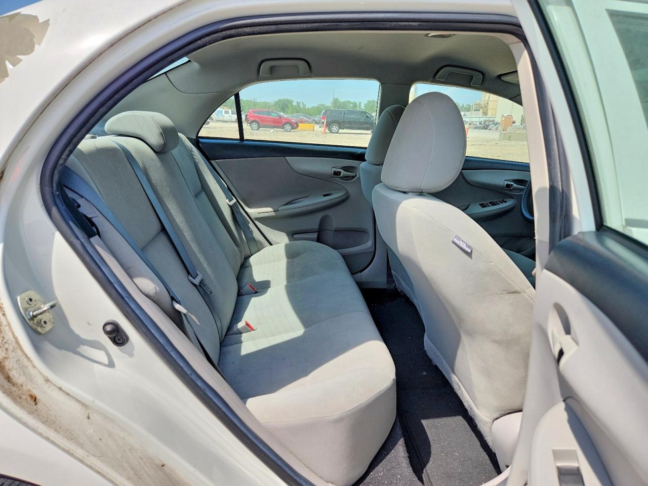 2013 TOYOTA COROLLA L photo 28