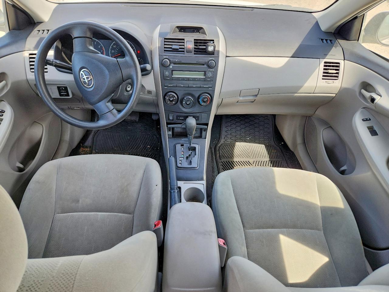 2013 TOYOTA COROLLA L photo 22