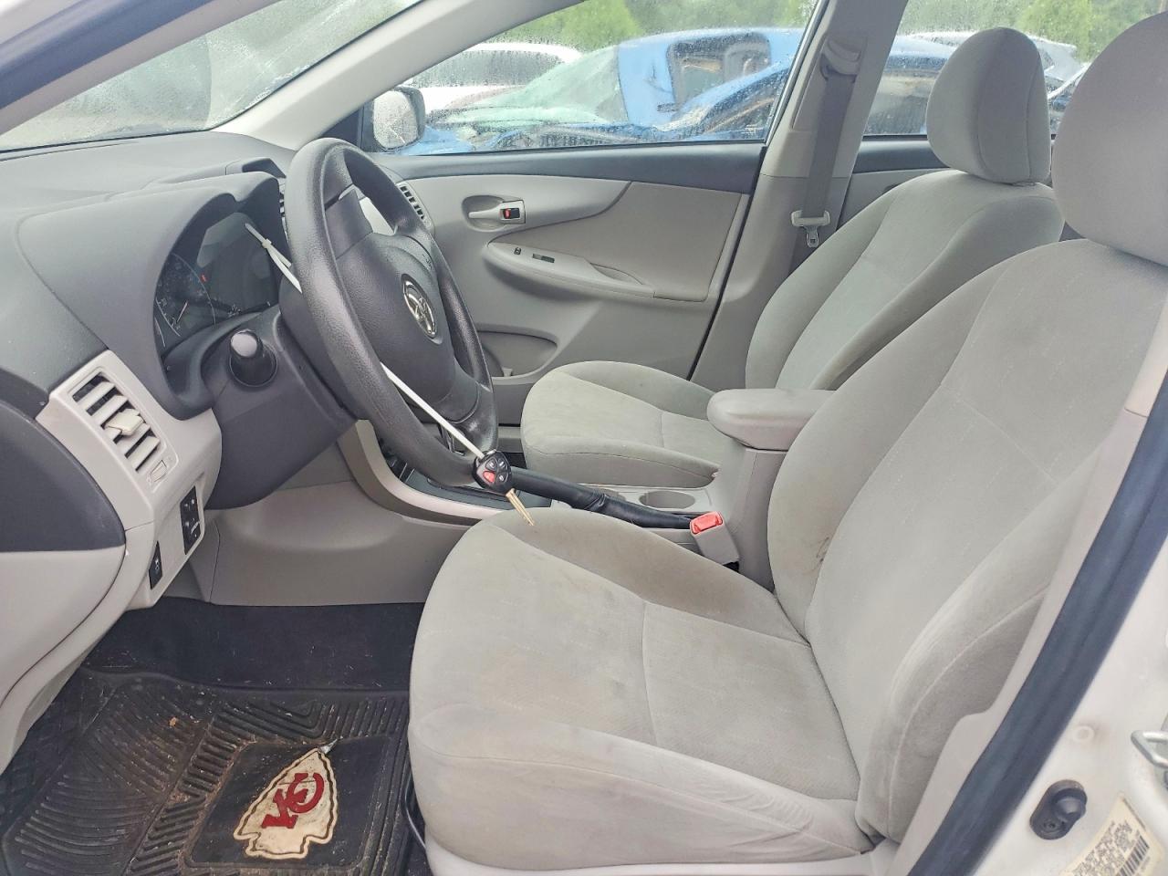 2013 TOYOTA COROLLA L photo 19