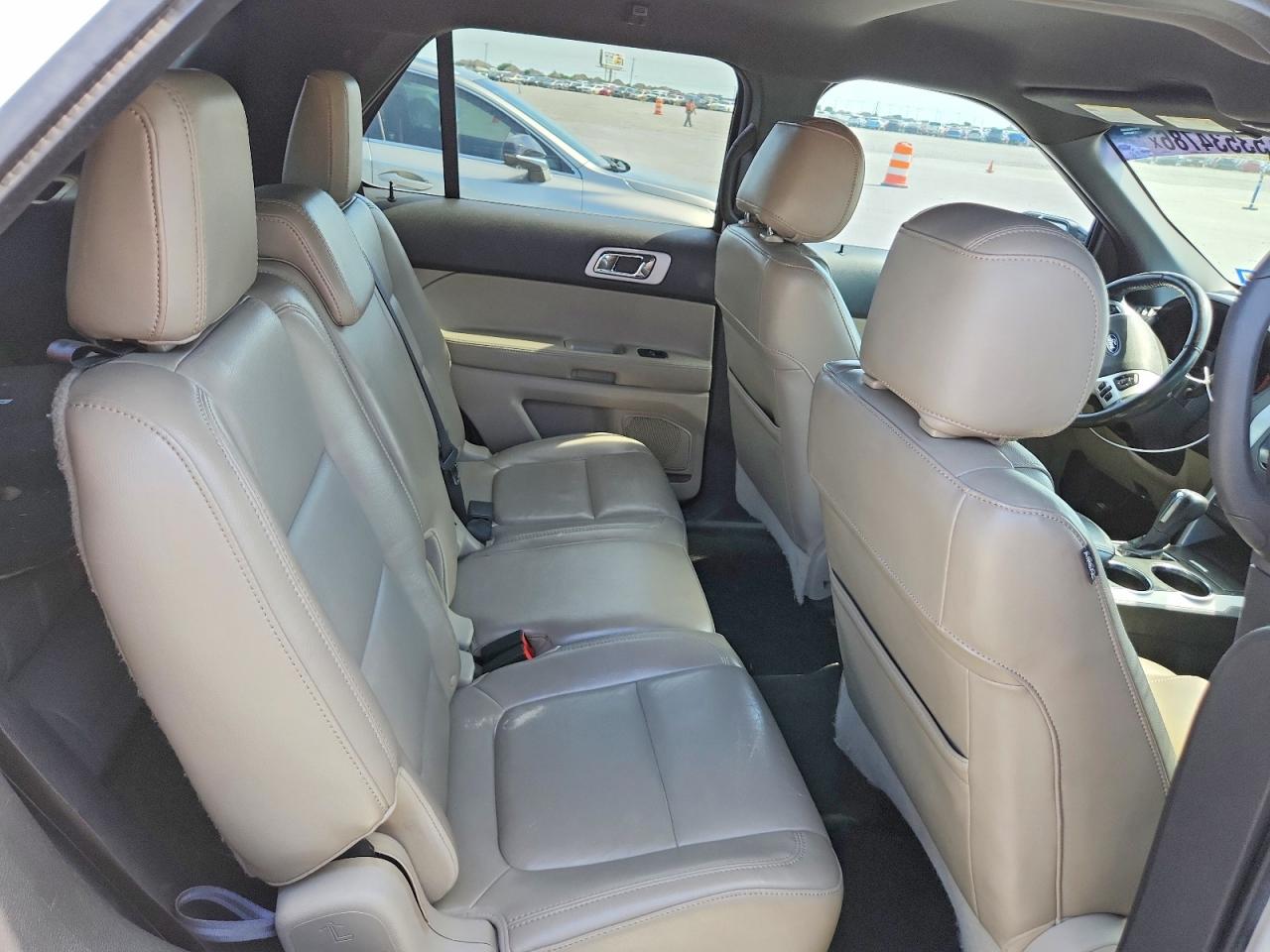 2011 FORD EXPLORER XLT photo 31