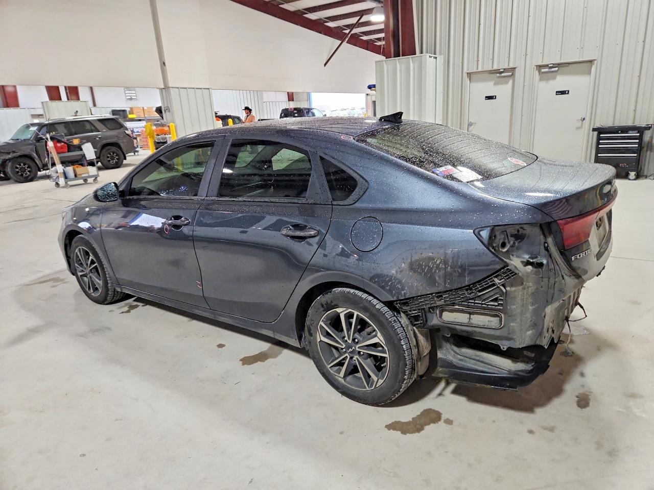 2023 KIA FORTE LXS photo 4