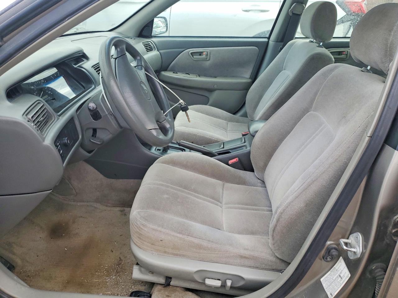 1999 TOYOTA CAMRY LE photo 19