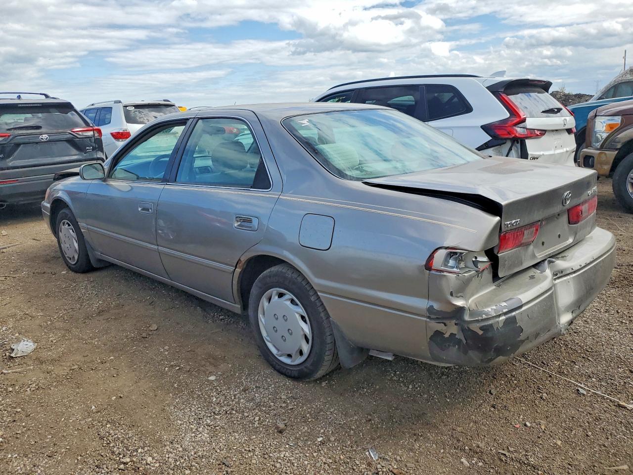1999 TOYOTA CAMRY LE photo 4