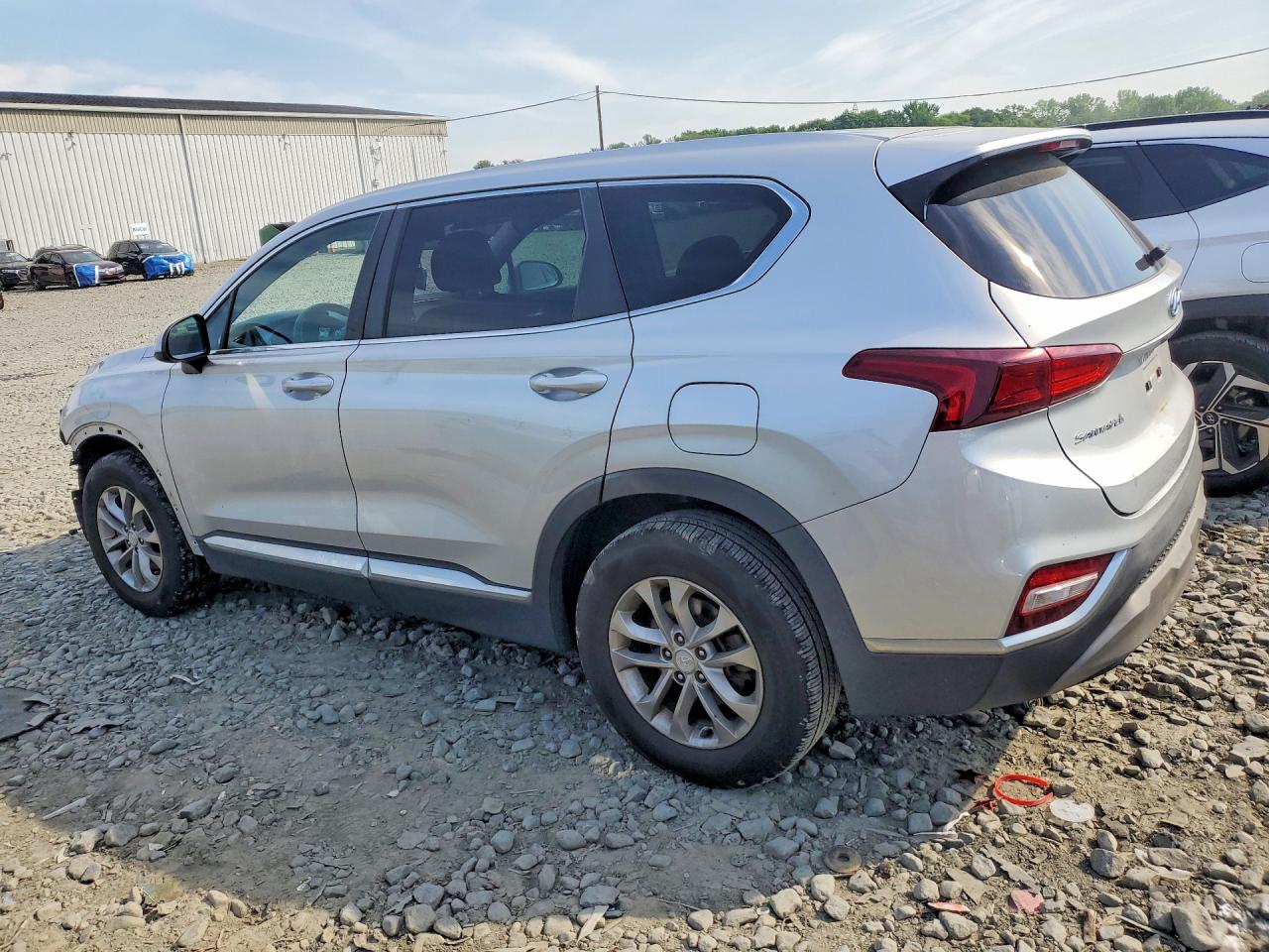 2019 HYUNDAI SANTA FE SE photo 2