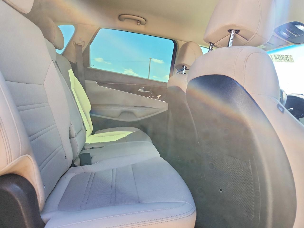 2017 KIA SORENTO LX photo 31