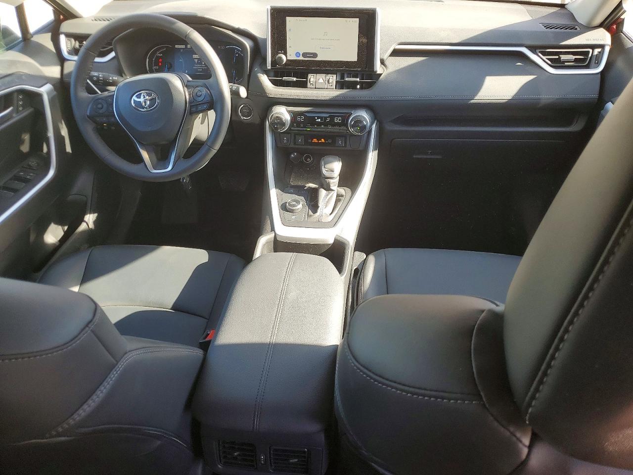 2025 TOYOTA RAV4 XLE PREMIUM photo 8