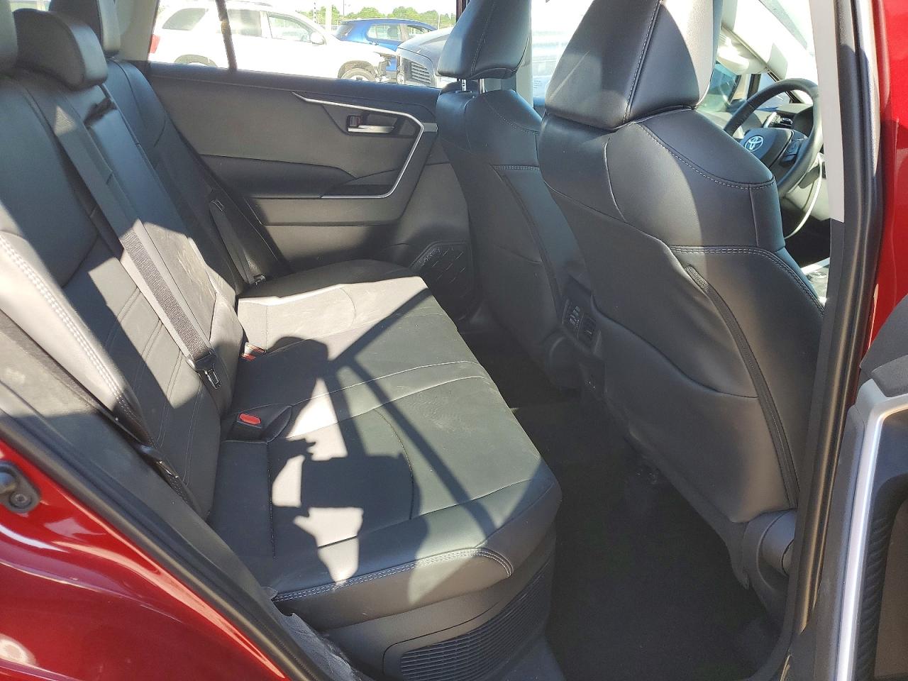 2025 TOYOTA RAV4 XLE PREMIUM photo 11