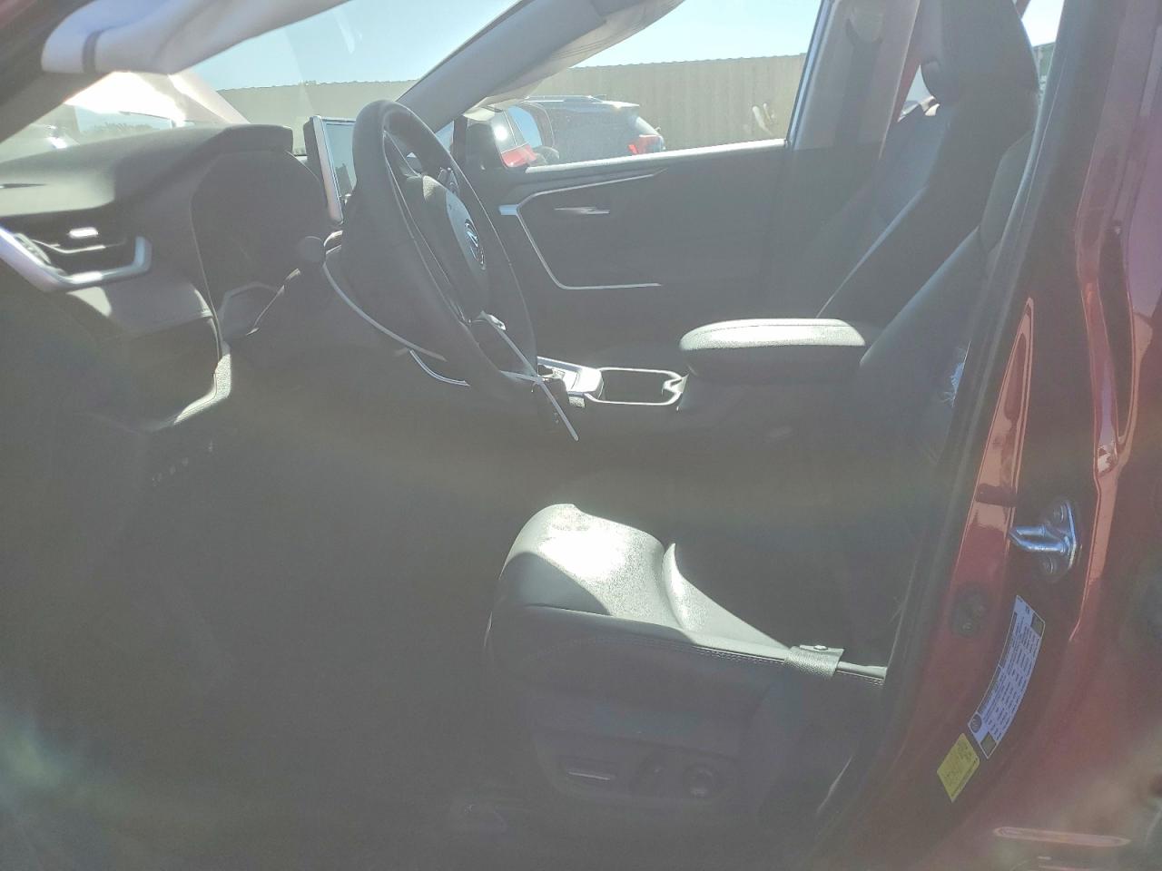 2025 TOYOTA RAV4 XLE PREMIUM photo 7