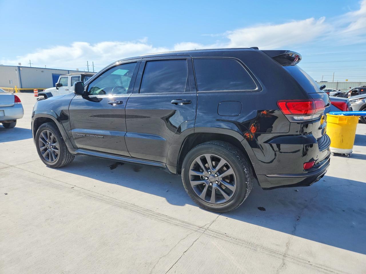 2019 JEEP GRAND CHEROKEE OVERLAND photo 2