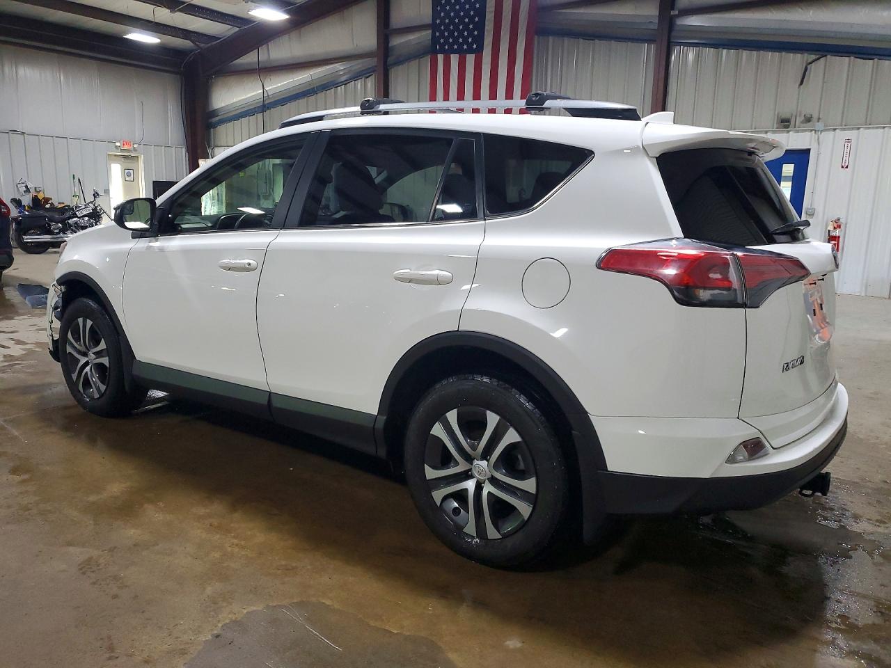 2017 TOYOTA RAV4 LE photo 2