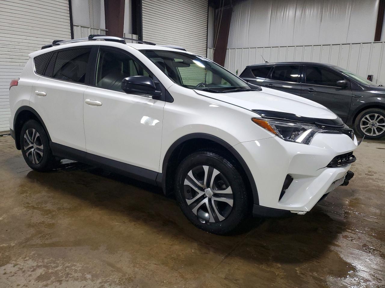 2017 TOYOTA RAV4 LE photo 4