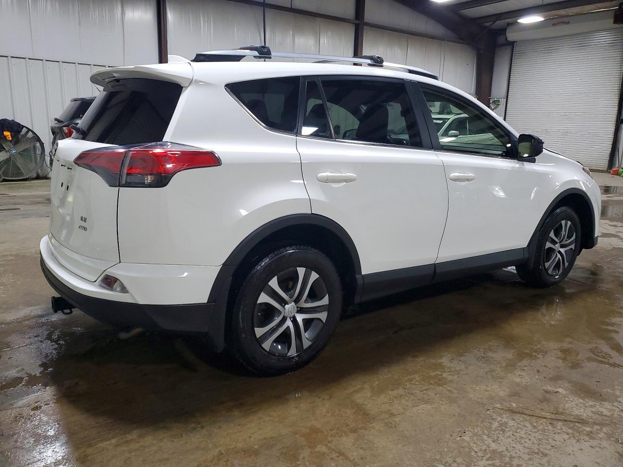 2017 TOYOTA RAV4 LE photo 3