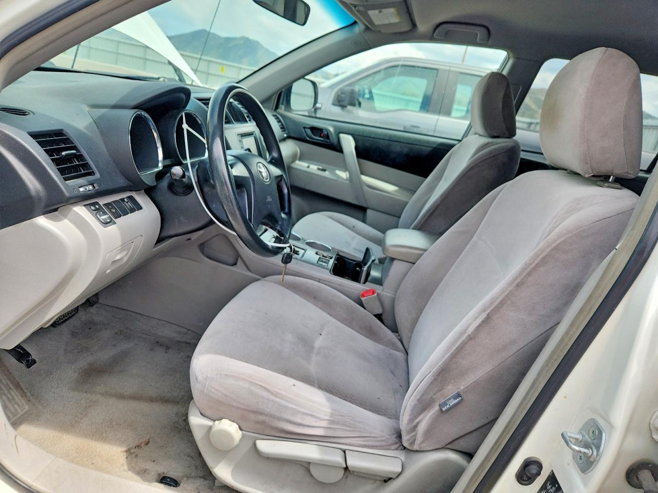 2008 TOYOTA HIGHLANDER BASE photo 13