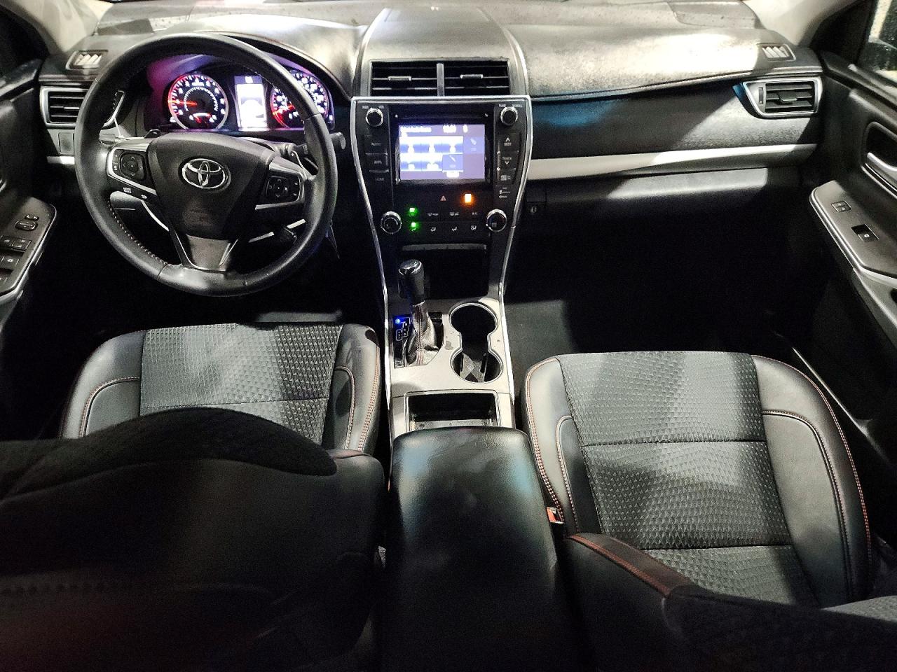 2015 TOYOTA CAMRY SE photo 15