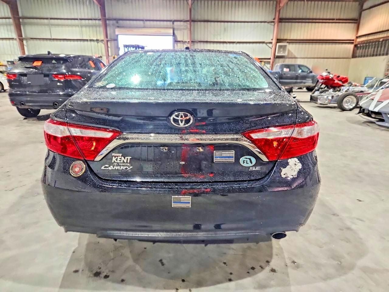 2015 TOYOTA CAMRY SE photo 11