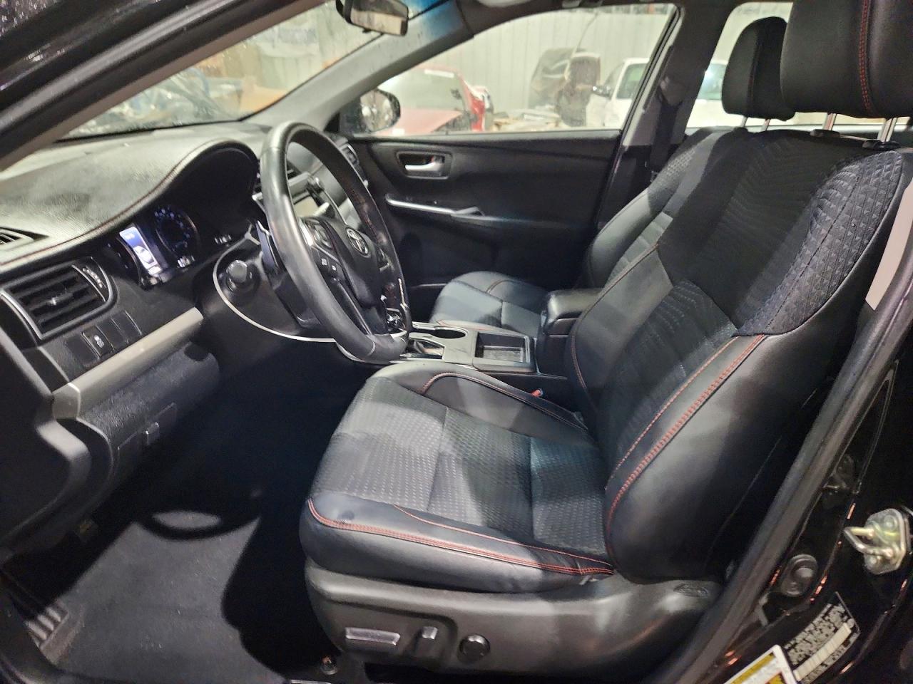 2015 TOYOTA CAMRY SE photo 13
