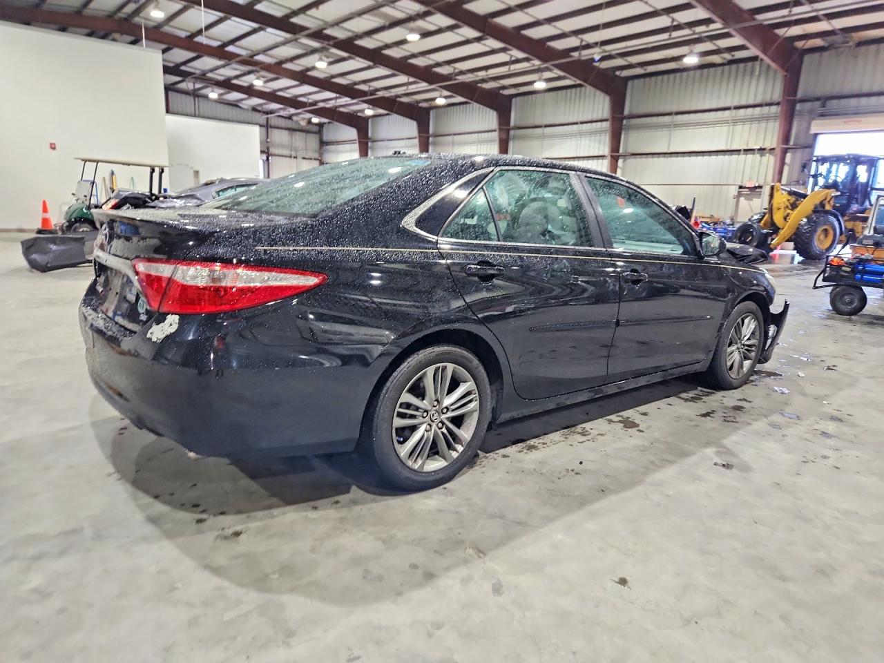 2015 TOYOTA CAMRY SE photo 5