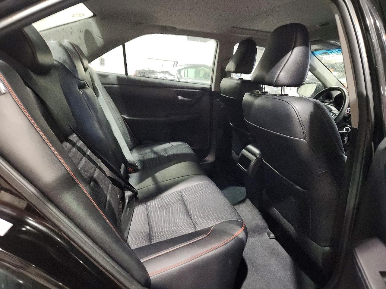 2015 TOYOTA CAMRY SE photo 19