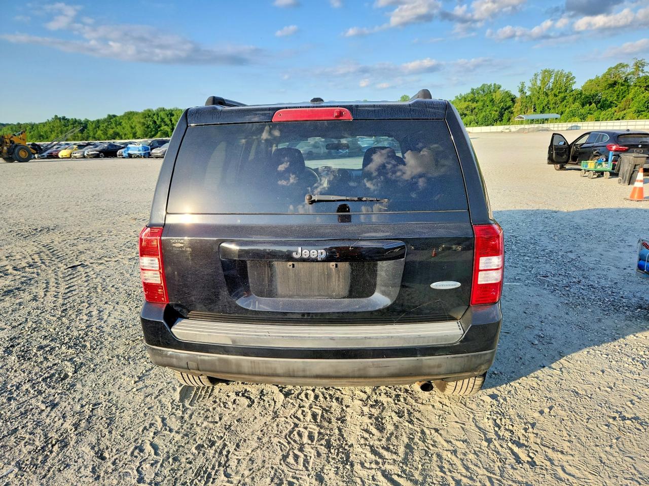 2012 JEEP PATRIOT LATITUDE photo 11