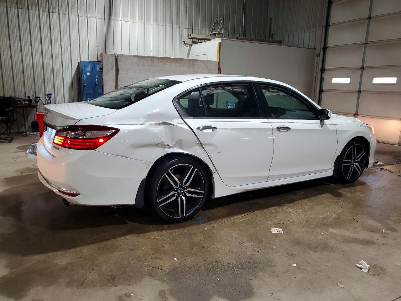 2017 HONDA ACCORD SPORT photo 5