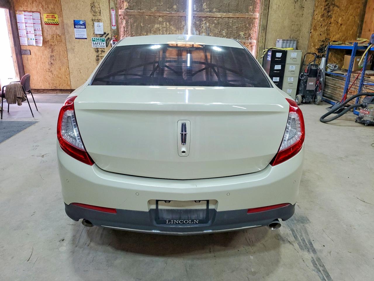 2014 LINCOLN MKS photo 11